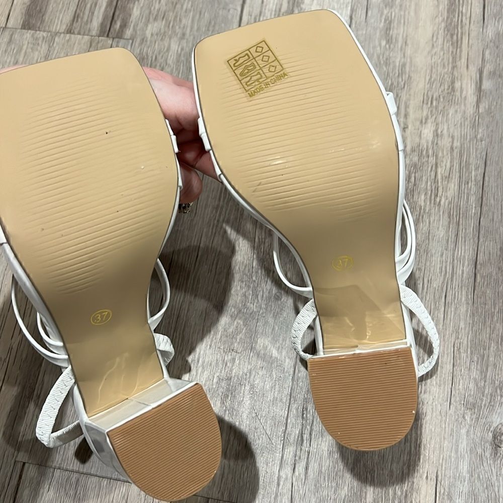 Women's heels  - Picture 3 of 3